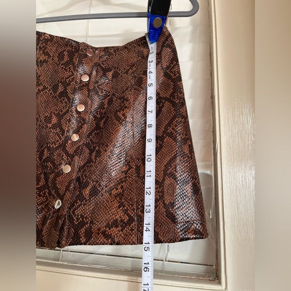 ASTR Snakeskin Mini Skirt Small - Picture 2 of 10